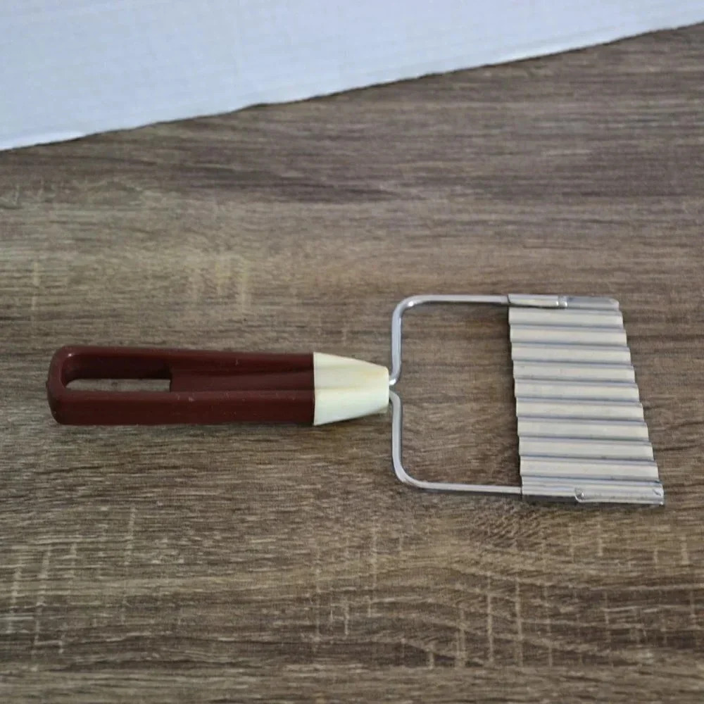 Vtg Handheld Crinkle Cutter - Picture 5 of 7
